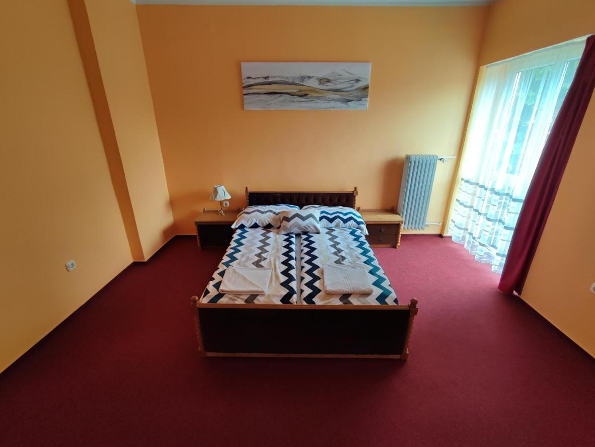 Hotel Beke Sziget Komló 外观 照片