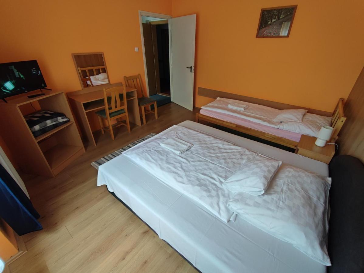 Hotel Beke Sziget Komló 外观 照片