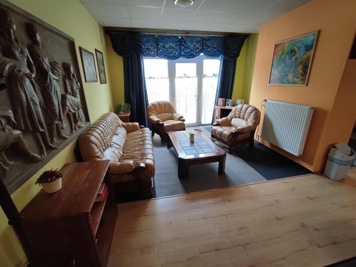 Hotel Beke Sziget Komló 外观 照片