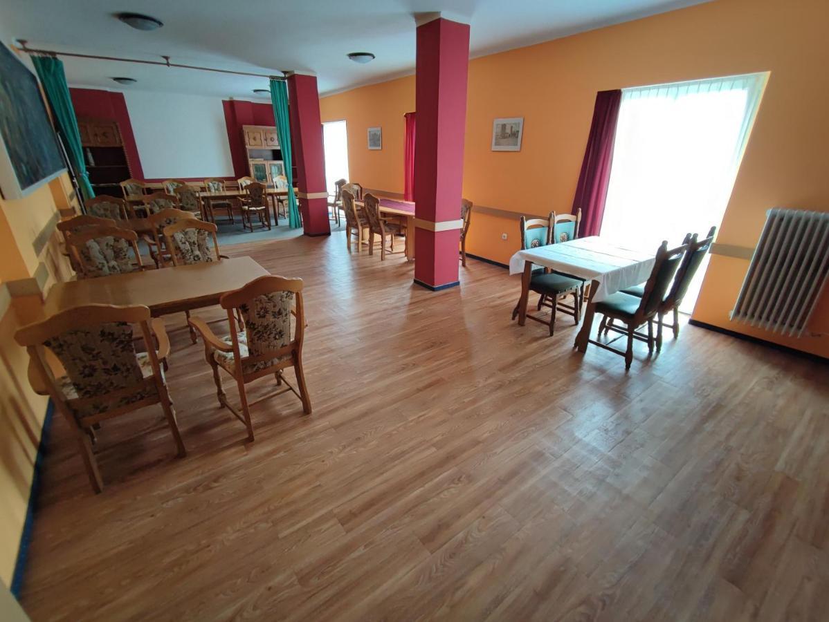 Hotel Beke Sziget Komló 外观 照片