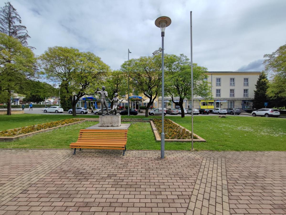 Hotel Beke Sziget Komló 外观 照片