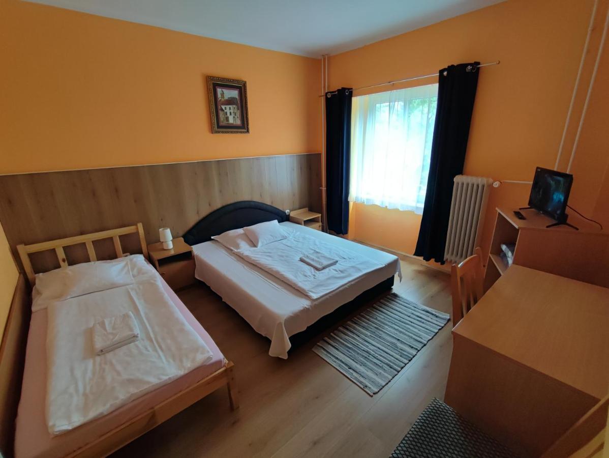 Hotel Beke Sziget Komló 外观 照片