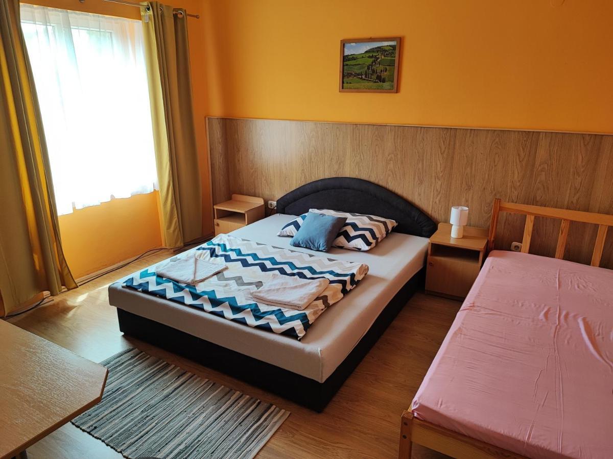 Hotel Beke Sziget Komló 外观 照片