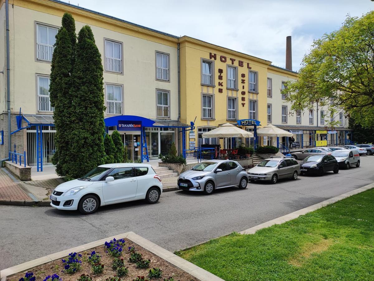 Hotel Beke Sziget Komló 外观 照片