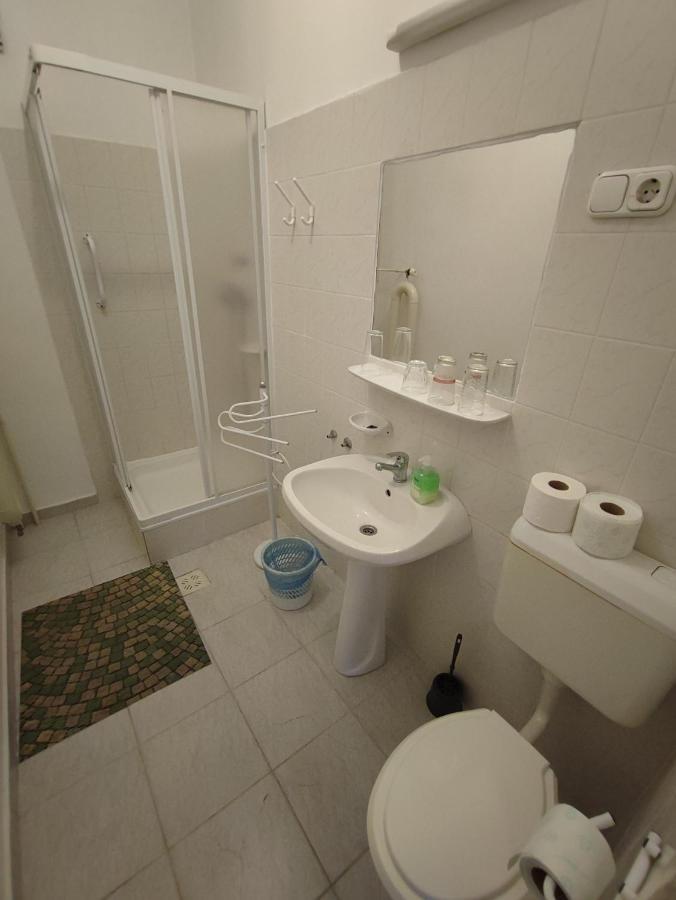 Hotel Beke Sziget Komló 外观 照片
