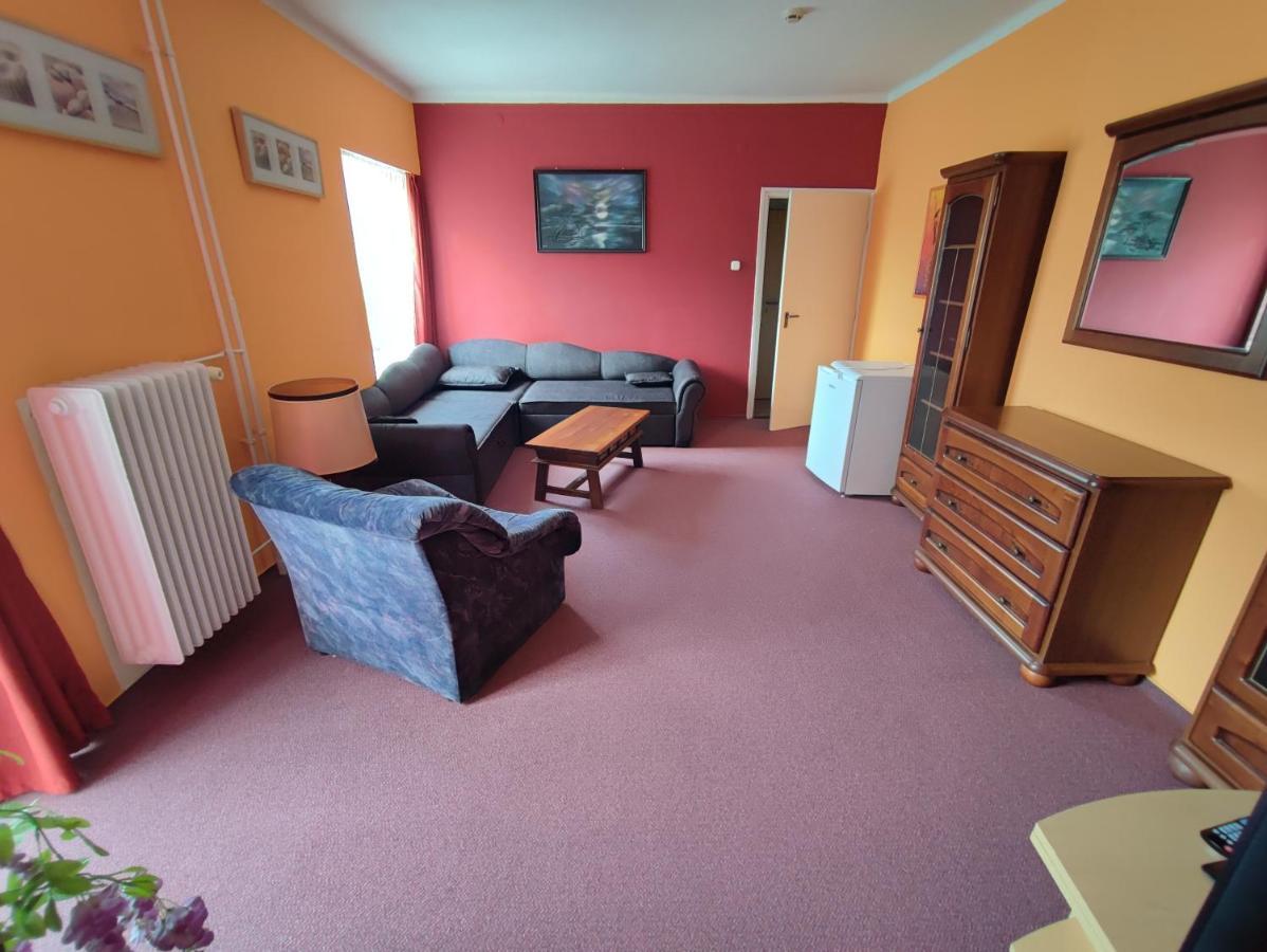 Hotel Beke Sziget Komló 外观 照片