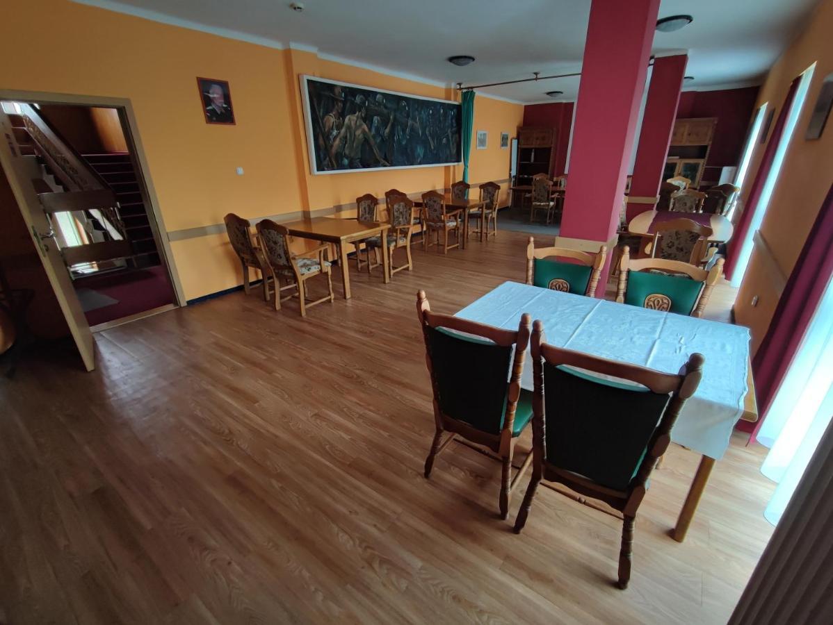 Hotel Beke Sziget Komló 外观 照片