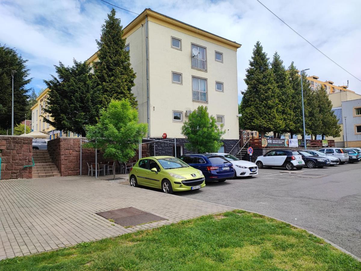 Hotel Beke Sziget Komló 外观 照片