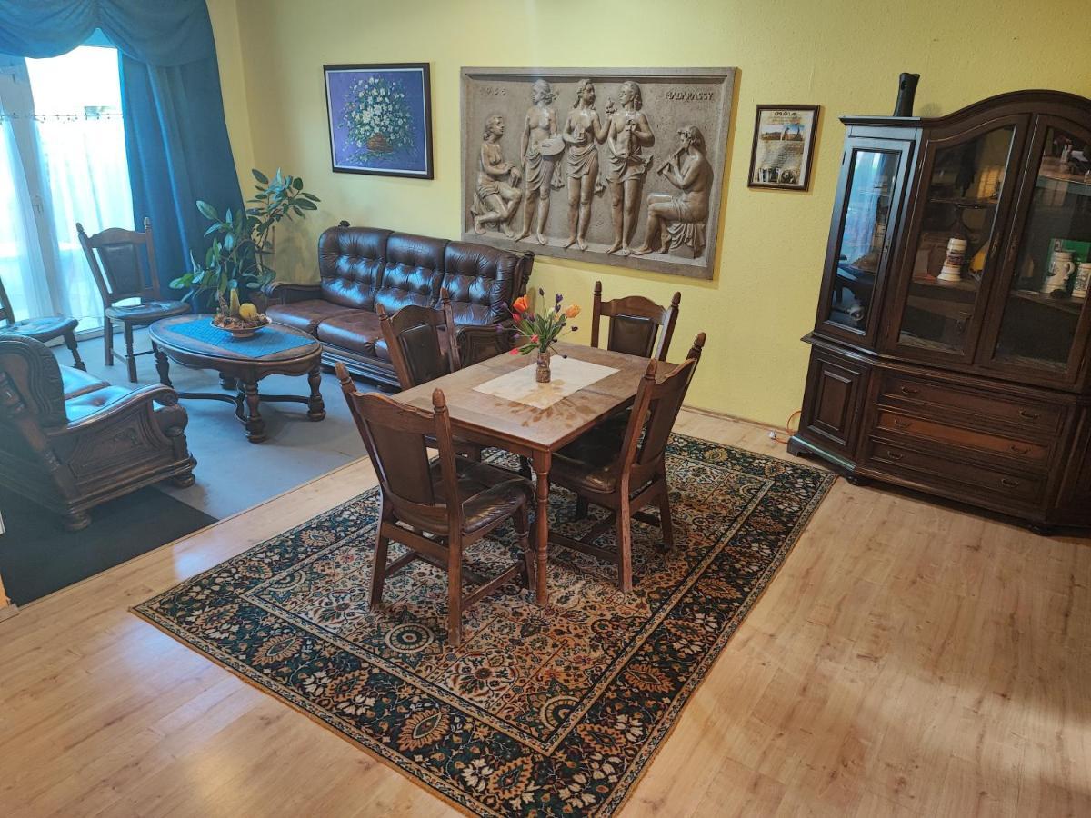 Hotel Beke Sziget Komló 外观 照片
