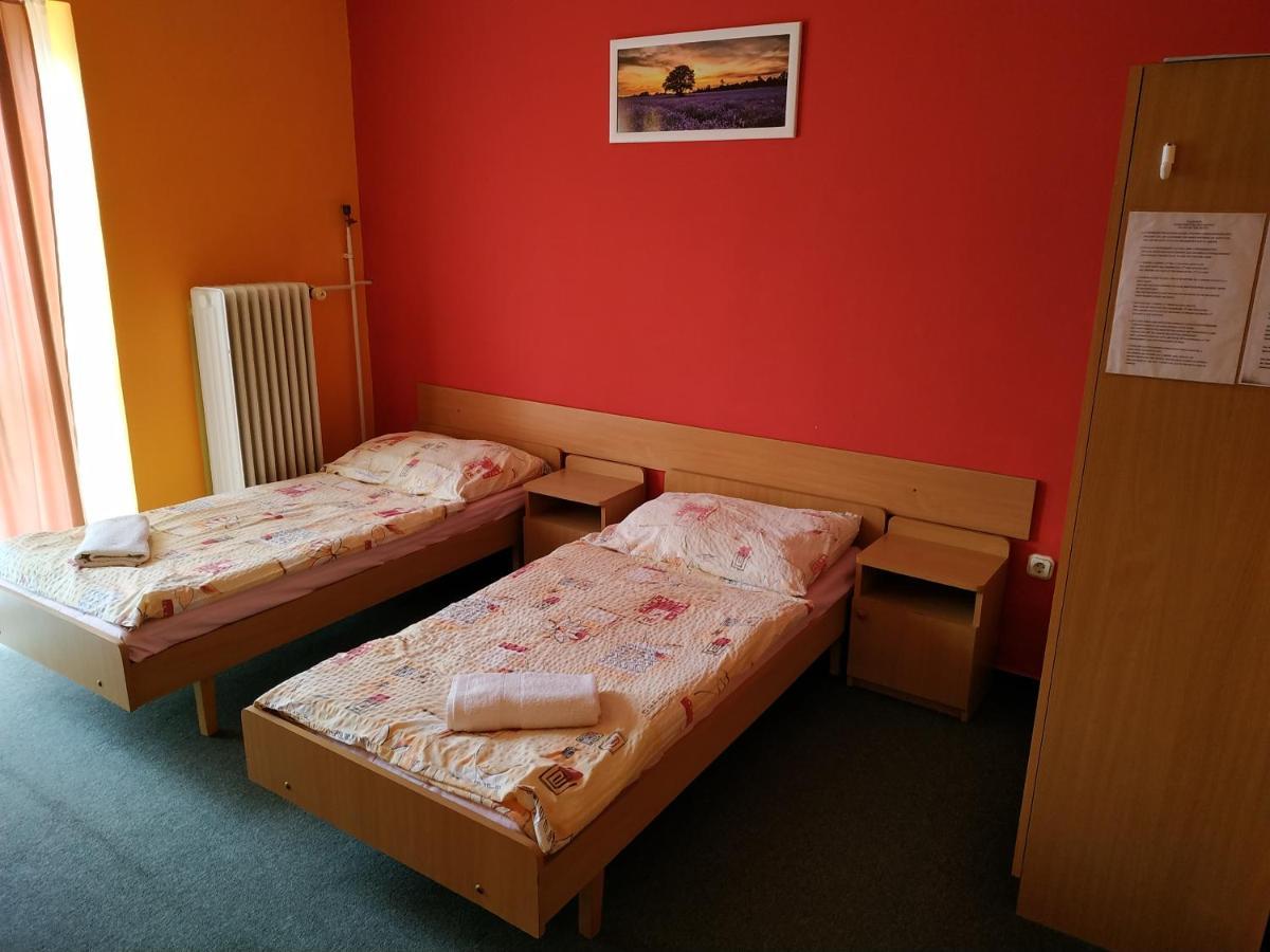 Hotel Beke Sziget Komló 外观 照片