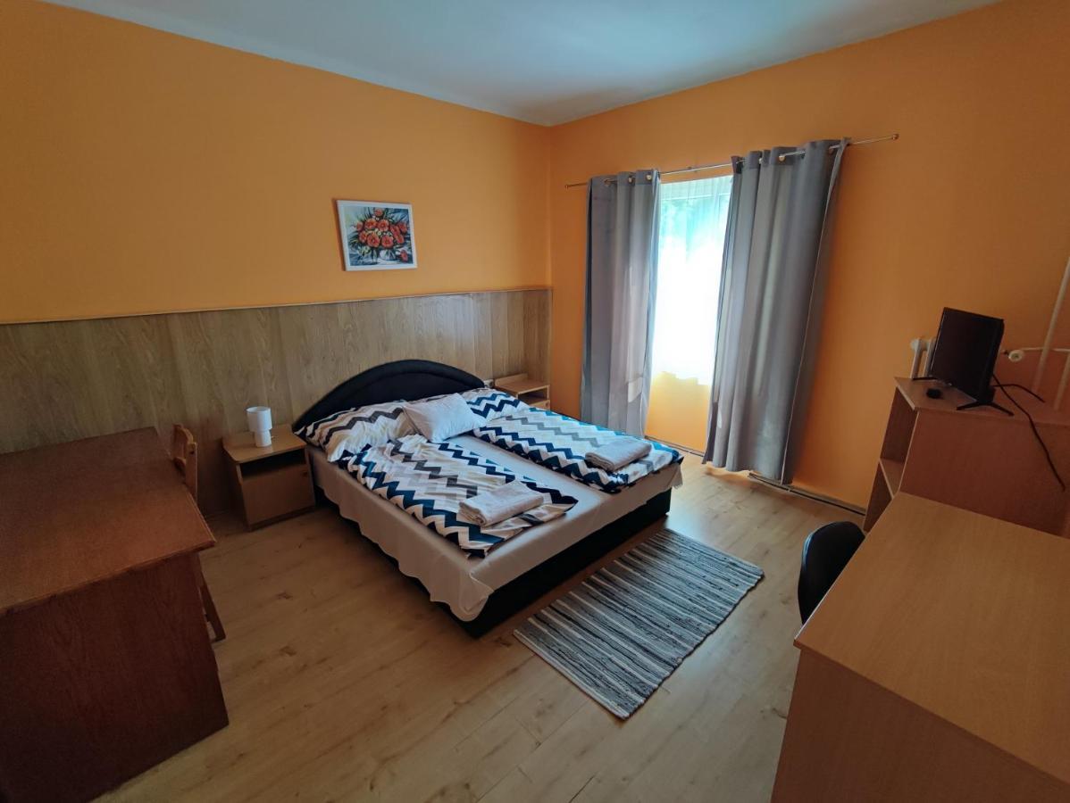 Hotel Beke Sziget Komló 外观 照片