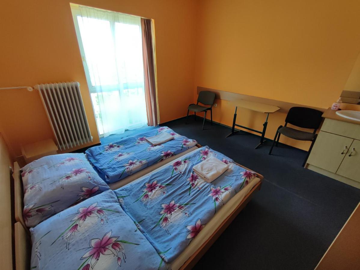 Hotel Beke Sziget Komló 外观 照片