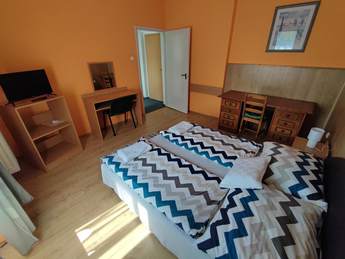 Hotel Beke Sziget Komló 外观 照片