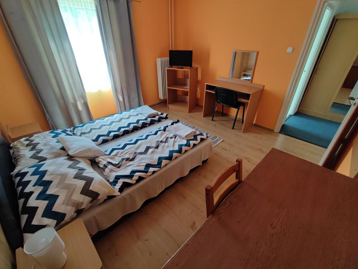 Hotel Beke Sziget Komló 外观 照片