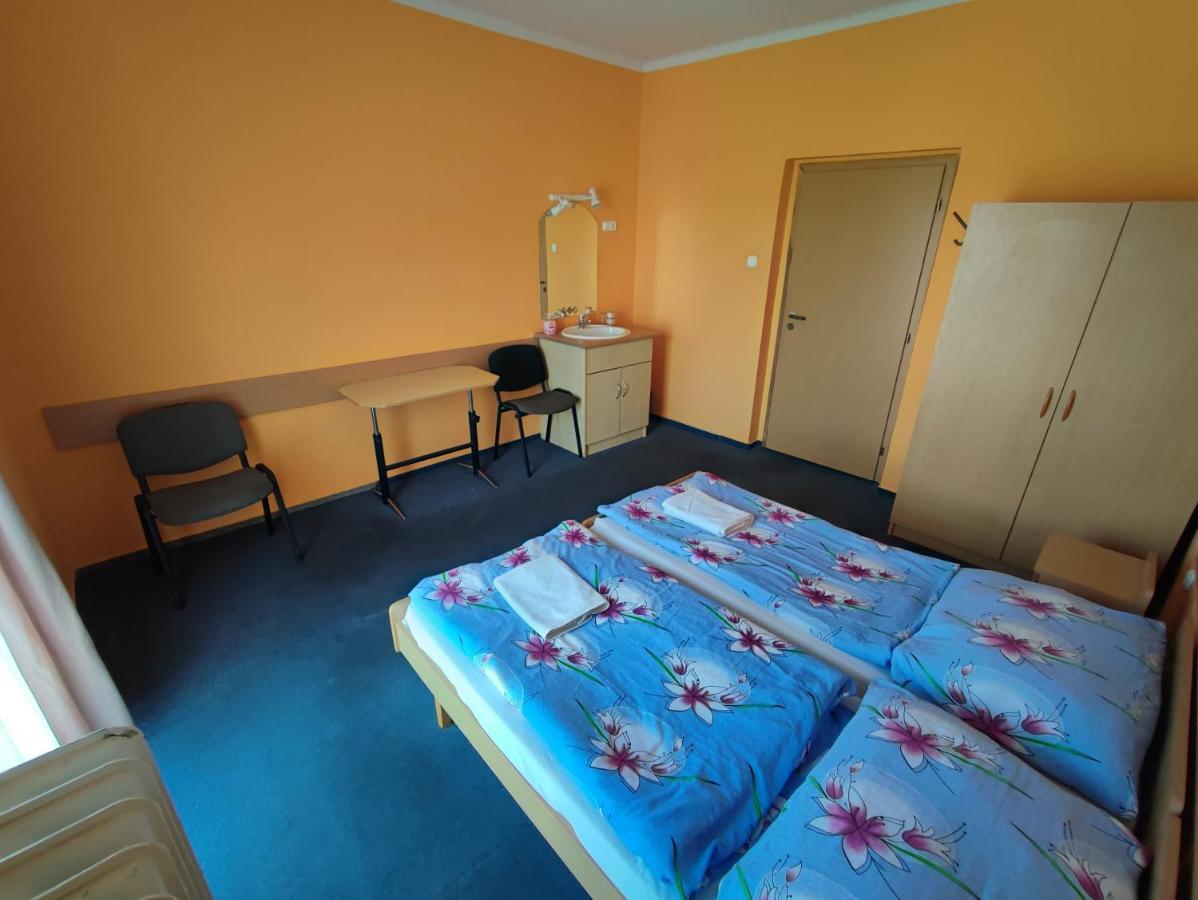 Hotel Beke Sziget Komló 外观 照片